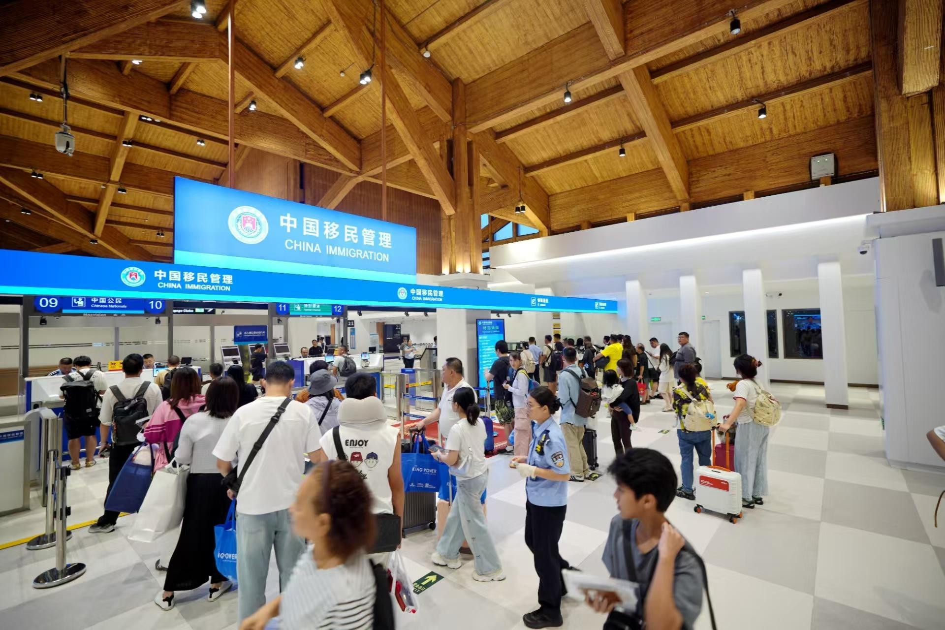 今年海南出入境人員突破200萬(wàn)人次同比增長(zhǎng)22.4%